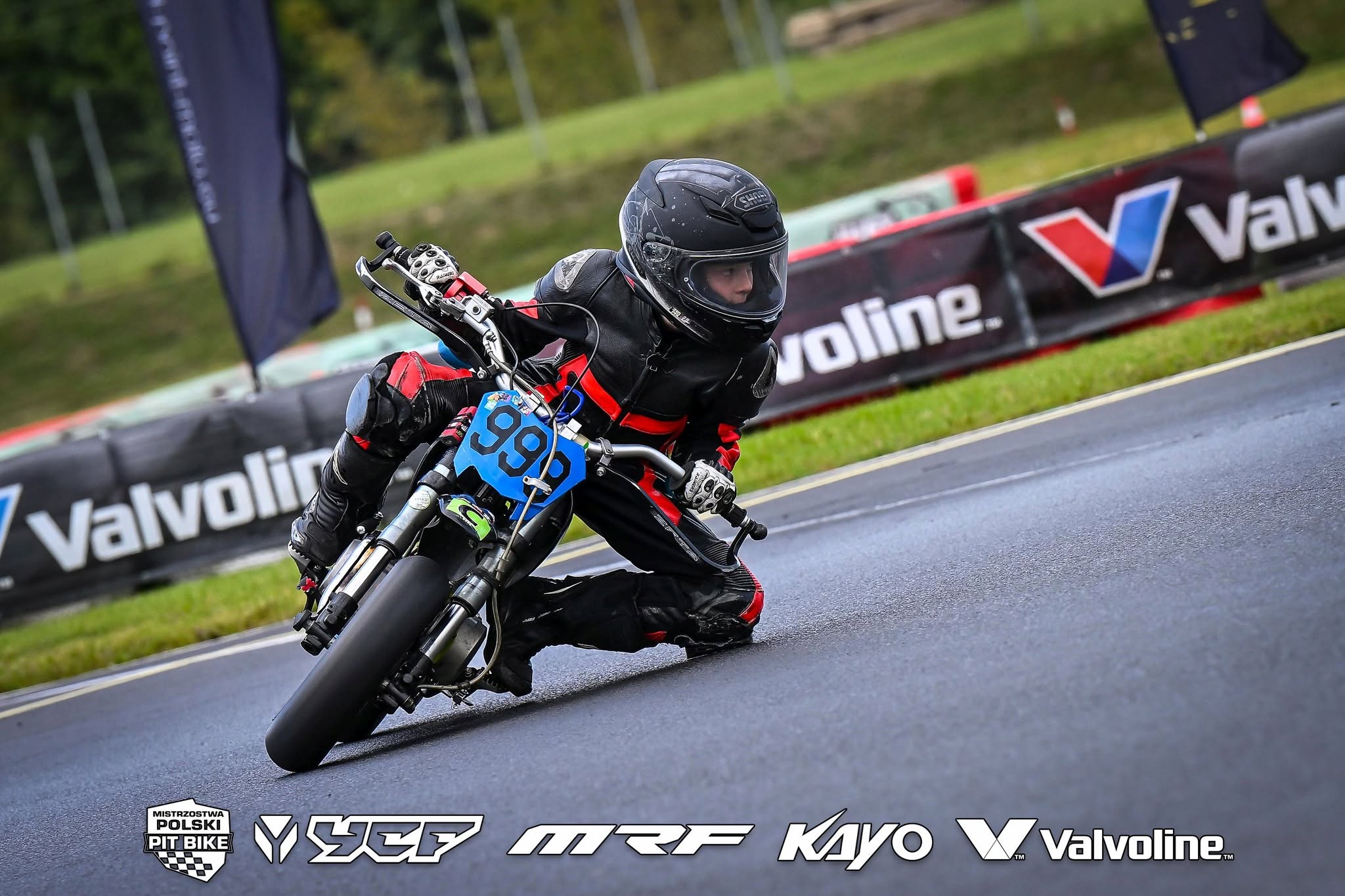 Paweł Radwan Jr. #999 z kolanem na asfalcie, Mistrzostwa Polski Pit Bike